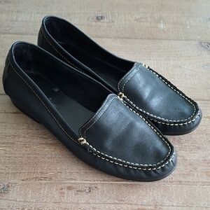 Naturalizer Women's Black Classic Loafers with White Contrast Stitching (US 9.5)